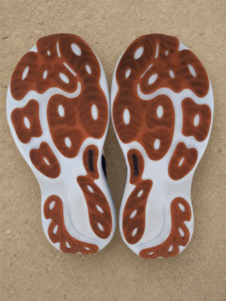 Semelles extérieures des Brooks Adrenaline GTS 25 avec caoutchouc orange