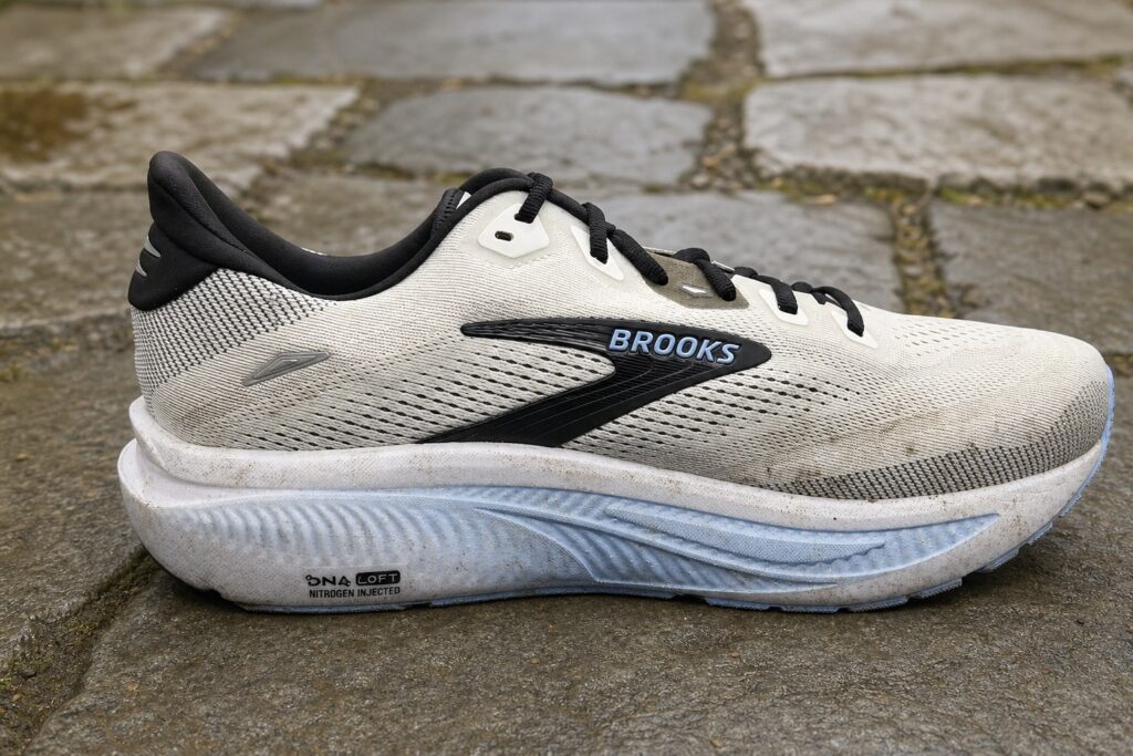Brooks Ghost 18 homme blanche noire et bleu pâle après plusieurs sorties