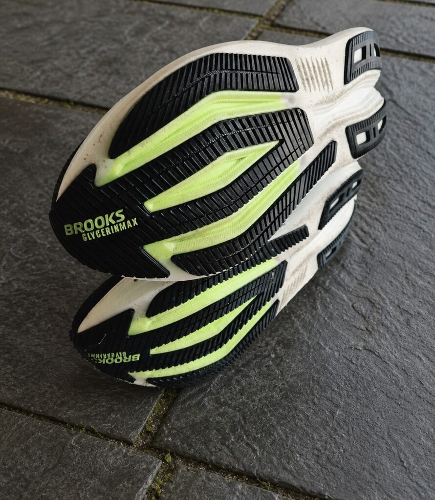 Semelles extérieures des Brooks Glycerin Max 2 avec caoutchouc noir et mousse vert citron