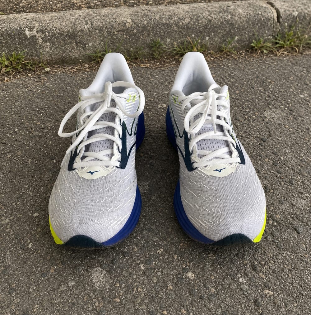 Vue de l’avant-pied et du chaussant de la Mizuno Wave Rider 29