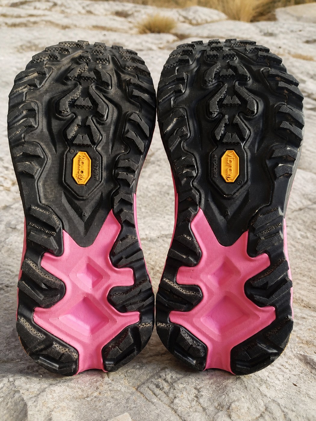 Semelles Vibram Megagrip des HOKA Mafate 5 après utilisation