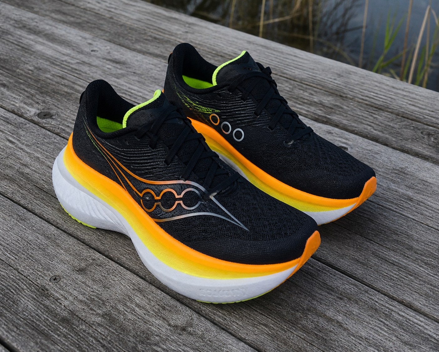 Vue du dessus de la Saucony Endorphin Speed 5 et de son laçage