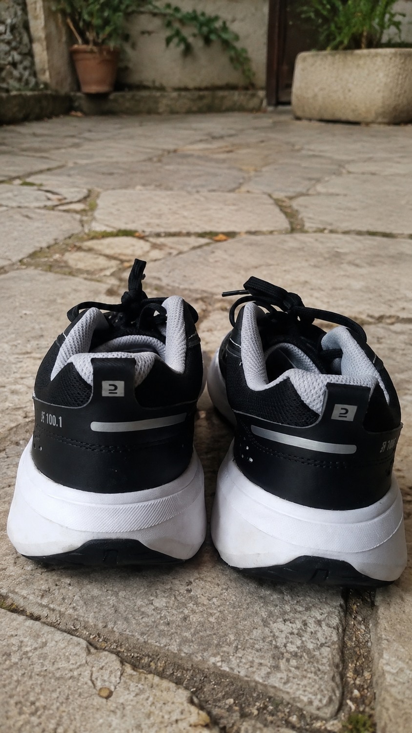 Talon des Decathlon Jogflow 100.1 noires après le test